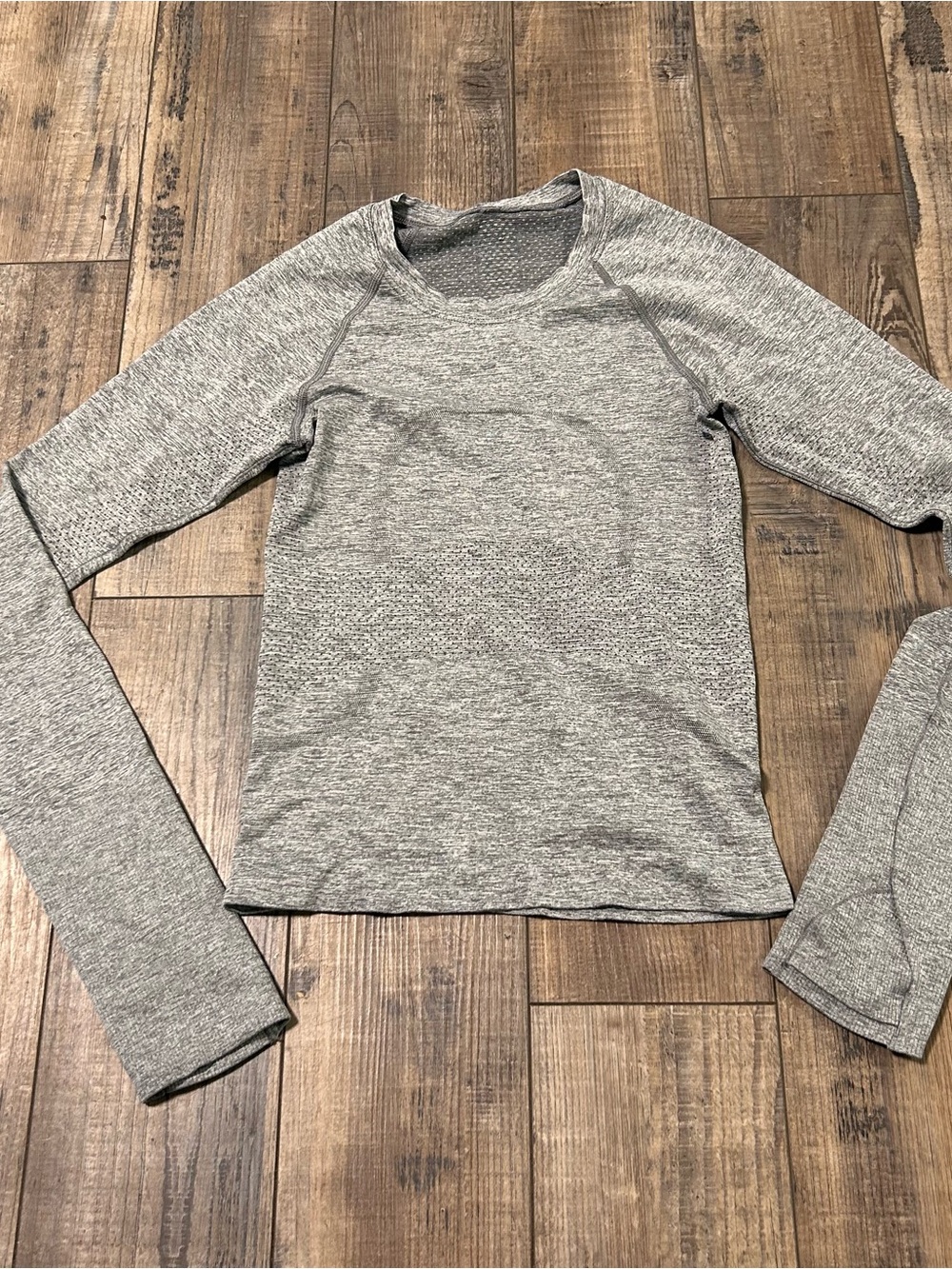 Lululemon Swiftly Tech Long Sleeve 2.0 Race Length Gray Top Size 0